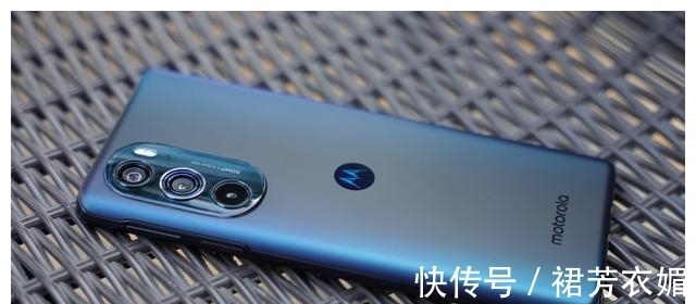 moto|5000mAh+骁龙8Gen1，首发价仅2999元！小米12