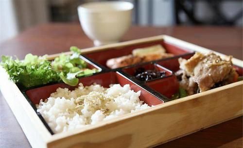 提醒老年人：4类食物虽然很美味，但可能会伤身