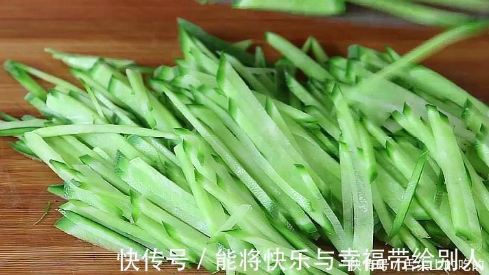 萝卜最好吃做法,不用炒不凉拌,一次3斤不够吃,给红烧肉也不换