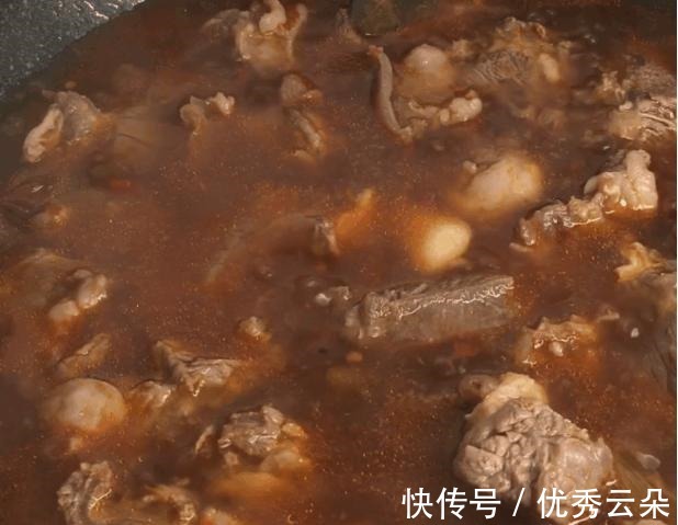 《土豆炖牛腩》!