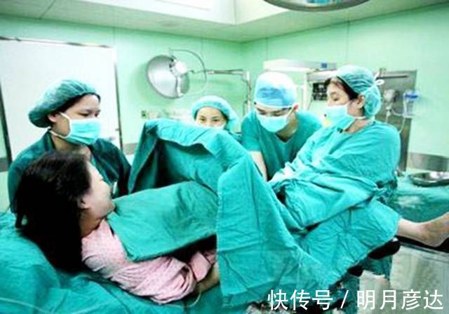 暮沐|顺产时遭实习医生围观,孕妈一句话霸气回怼,但已经为时已晚