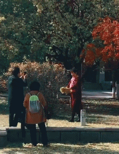 |搞笑图片:羡慕人家的爱情,女朋友还能兼档泥板,真好