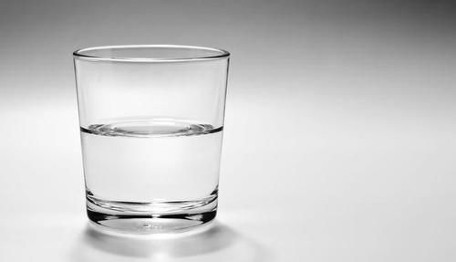 调理|高血压晚上要喝水吗?对身体有何好处?医生:4个注意事项要牢记