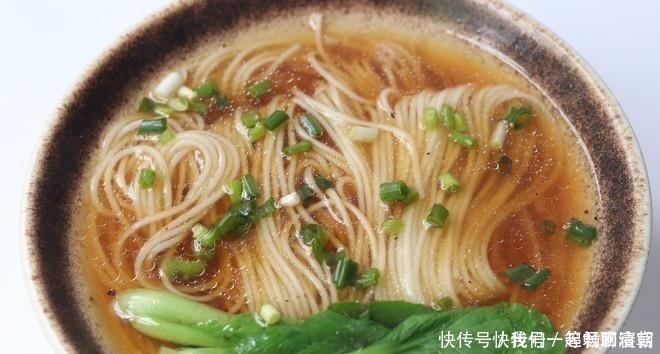面条最好吃的做法,5分钟就能上桌,爽滑又劲道,我家一周吃3次