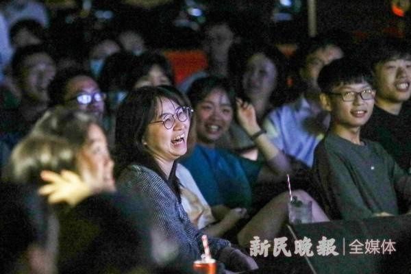 孫中欽|上班族夏日夜生活新陣地 春秋航空7月“微笑年”脫口秀火熱來襲