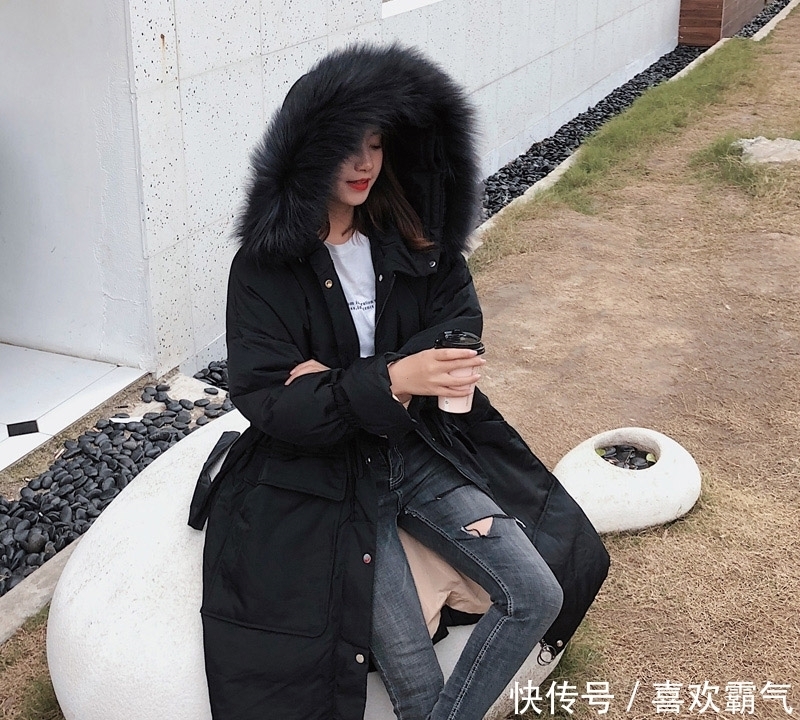 建议大家:羽绒服就买下面这颜色的,保暖还显年轻,几年不过时