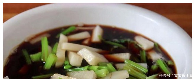 吃肉|芹菜这做法太好吃了，营养又美味，做法简单，比吃肉还香！