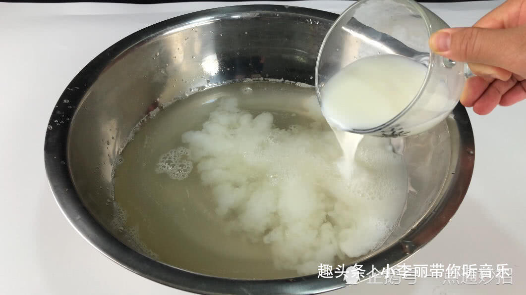 泡过土豆丝的水别着急倒掉,一碗能值好几十,不要再白白浪费了