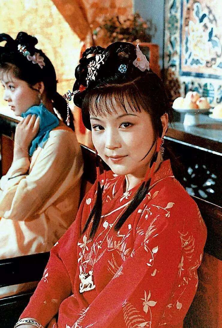 反应|薛宝钗史湘云都有雪白的“酥臂”,贾宝玉看到后为何反应不一样?