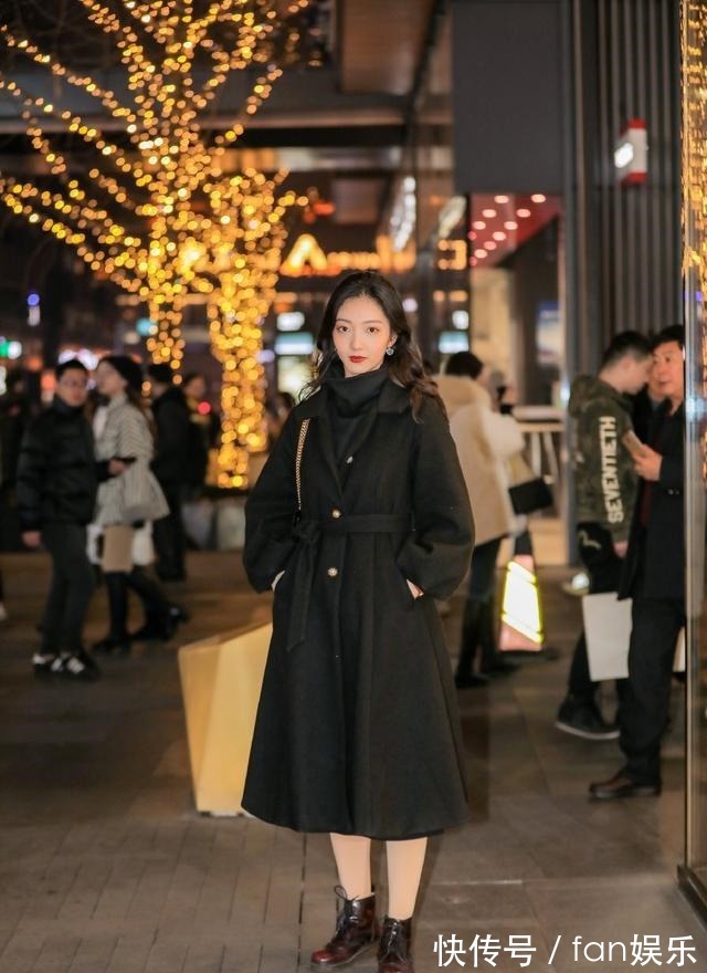 大衣+|黑色大衣有这一件就够了!跟着小小姐姐这样搭,美的高级又稳重!