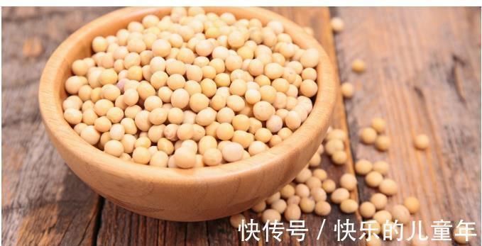 骨质疏松症|中老年人缺钙,容易骨质疏松?医生:多吃“5种”食物,或能挽救