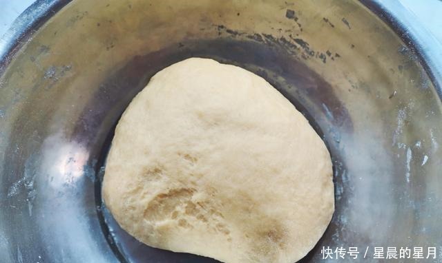 他很软香甜但不油腻,他富含鸡蛋的味道,几天内不会很难