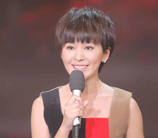 母亲|主持17年0失误，欧阳夏丹如今为何离开了《新闻联播》令人深思