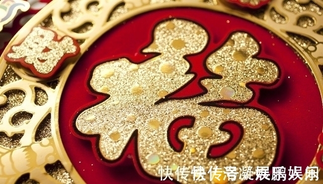 春联#胡志明上台后废除汉字,连春联也用字母写,唯独这个汉字没有改