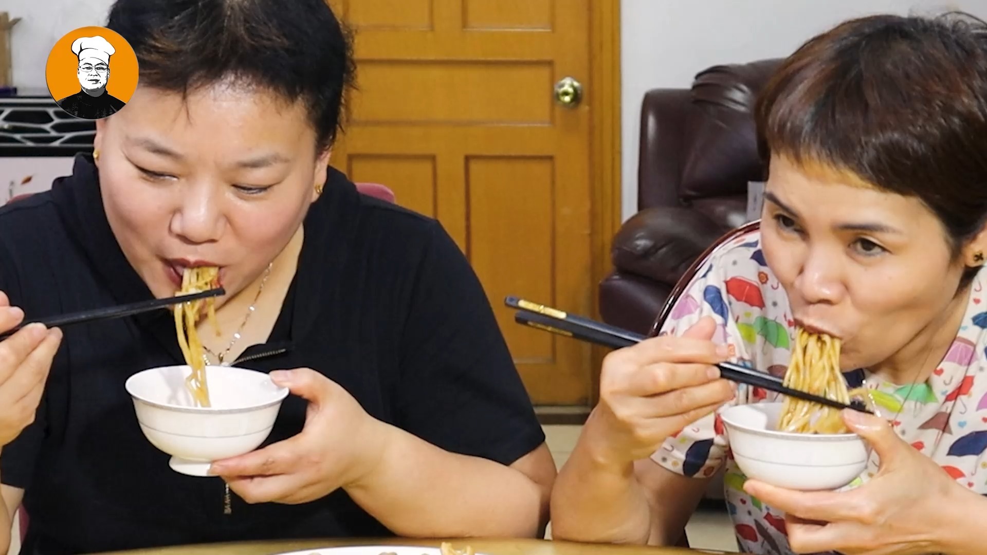 1个洋葱1把面条,简单一做,我家一周吃5次,又香又解馋