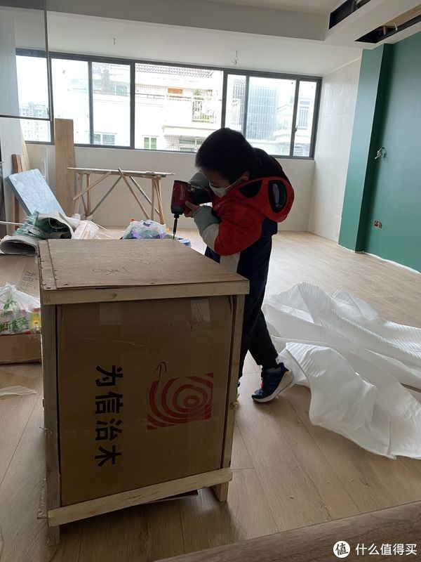 装修|实木盲盒:黑胡桃床和床头柜