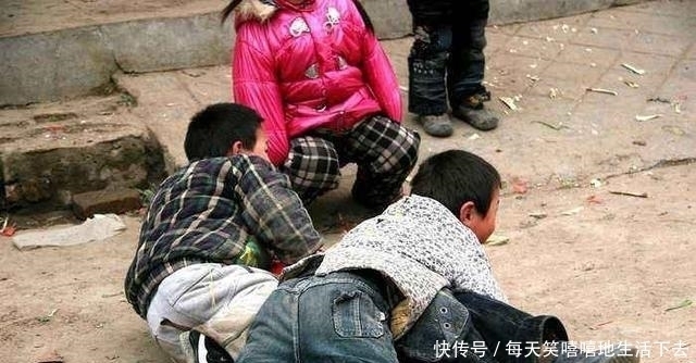 赔偿|孩子摔坏同学的进口玩具,家长要求巨额赔偿,奶奶:发票拿出来