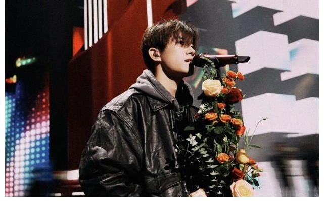 雙11晚會彩排路透：易烊千璽酷帥插兜，時代少年團變順毛乖小孩