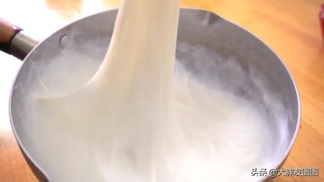 牛奶水麻薯,5分钟就能搞定的甜水美食,无烤箱,滑溜溜,绝了