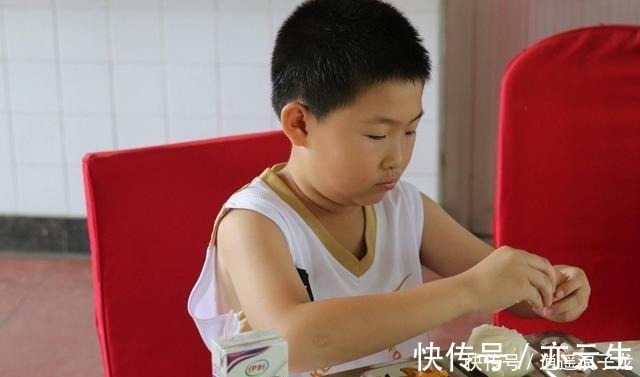 脾胃功能|4种食物是伤脾“大王”,别给娃吃,积食又伤脾,孩子身高难再长