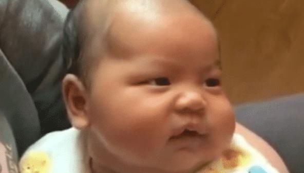 喜笑颜|萌娃“神变脸”走红网络,回头看见爸爸后,表情也是绝了