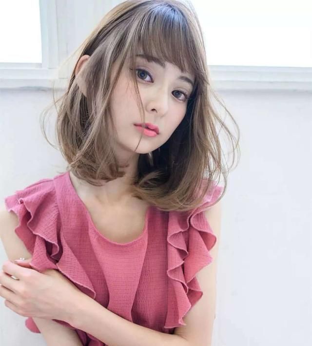 脸宽的人留适合什么发型？试试这三种发型，时尚减龄又显脸瘦