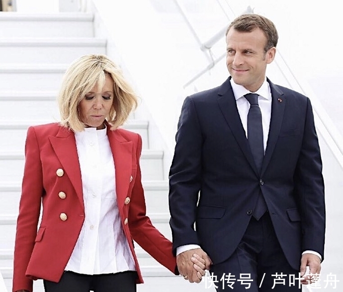 大衣|布丽吉特盘起凌乱短发减龄20岁!仅仅一条拼接蓝裙,美得眼前一亮