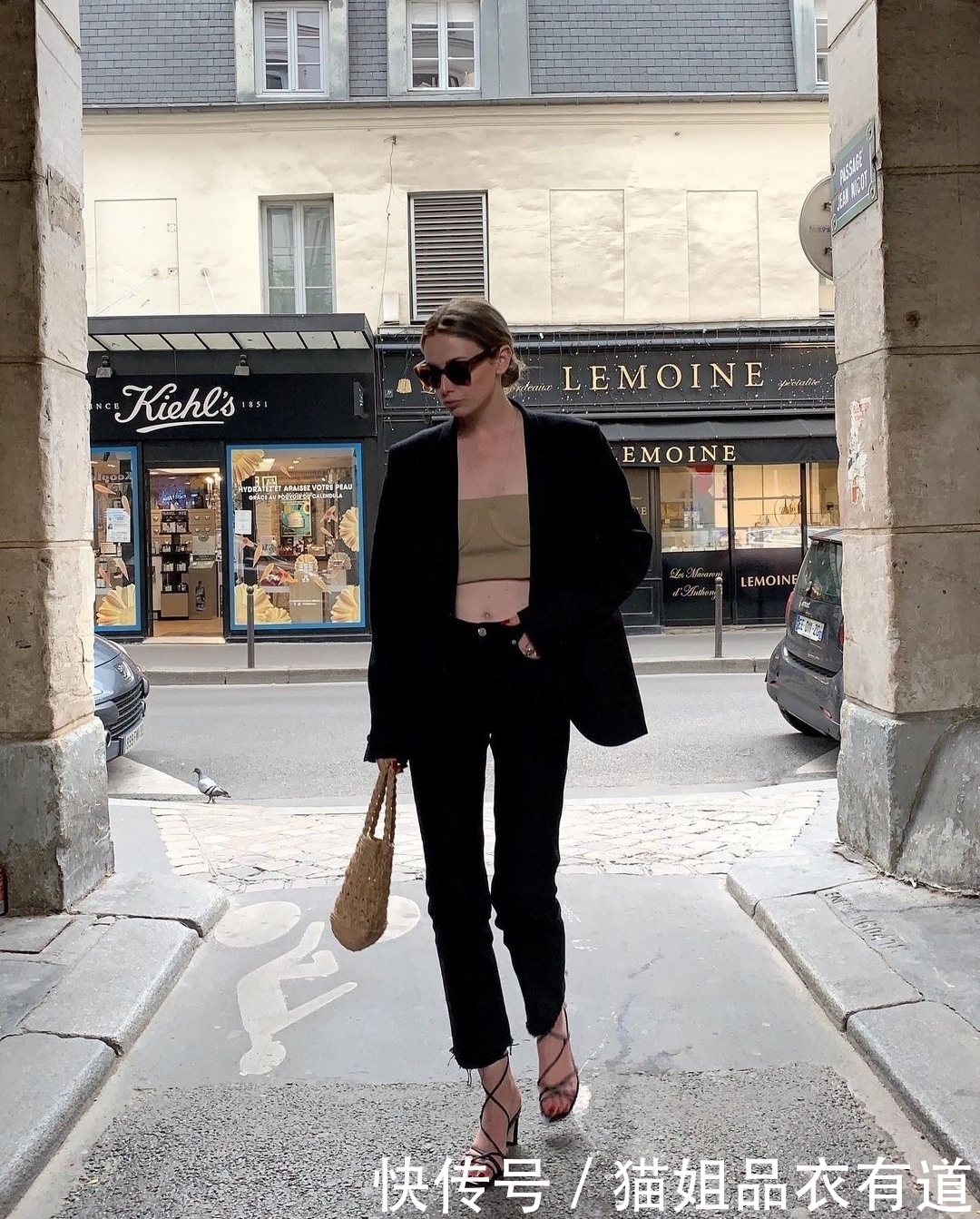 西装太枯燥？吊带穿不出去？试试“西装+吊带”叠穿，谁穿谁爱