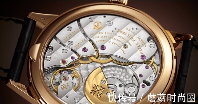 座钟 三针一线年历表的魅力,PP 百达翡丽5235/50R