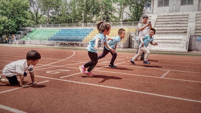 睡眠时间|“一看这孩子也矮不了”，有这些特征的娃，长大可能是“大高个”