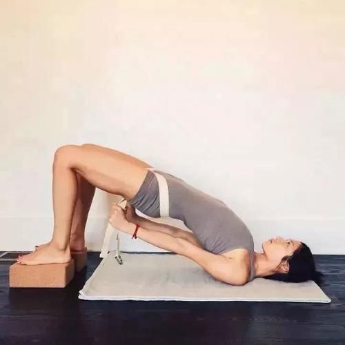 双腿|墙壁才是最好的瑜伽老师,初学者必知!