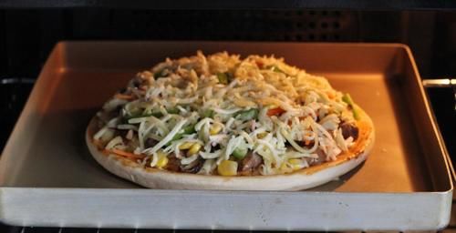 瀑布|自制美味诱人的大披萨,瀑布拉丝老过瘾了,比必胜客里的还好吃!