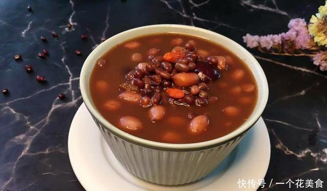 “四九”寒天,女人要常喝五紅湯,每天一碗,補氣補血,暖身暖胃