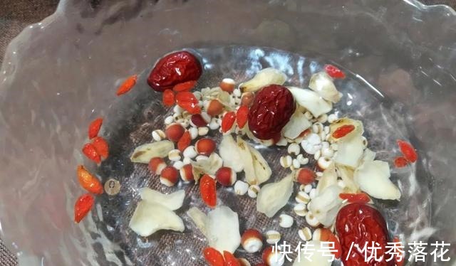 猪心别再炒菜啦,把它煲成汤,清爽可口无腥味,冬季多喝身体好!