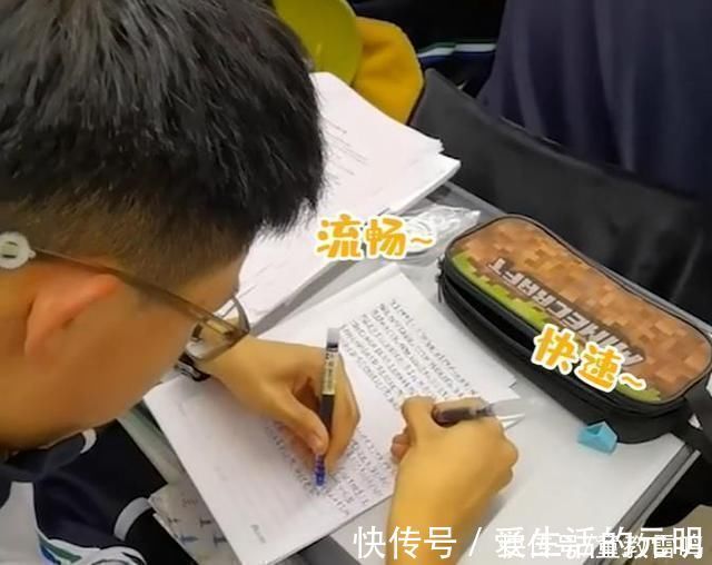 写字|7岁女孩左右手写字,学霸男生更进一步,左右手写字内容还不同