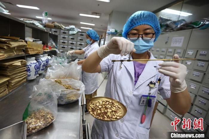 泱波|南京江宁中医院昼夜熬制中药汤剂 送“疫”线抗疫情