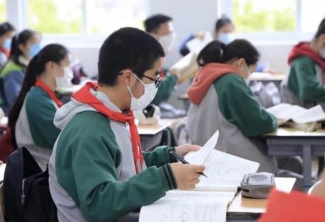 750分的女学霸不上补习班，有8小时睡眠，学习技巧：抓好基础教育