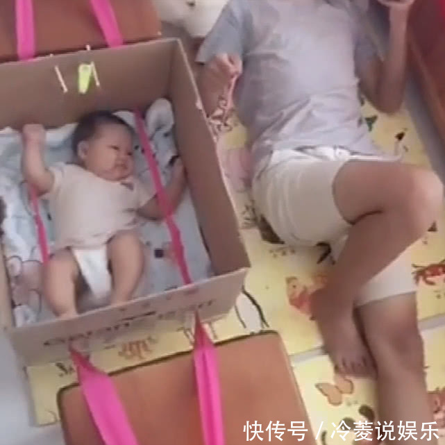 纸壳箱|妈妈没空带娃,把宝宝交给舅舅,看到舅舅的做法,妈妈笑喷了