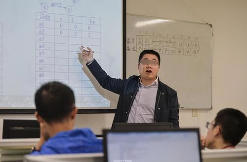 大学老师|父母眼中的大学vs孩子眼中的大学，网友：这对比扎心又真实