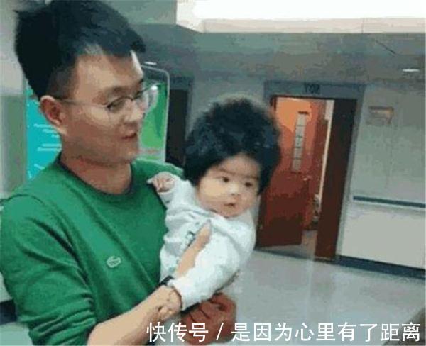 羡慕|两岁宝宝成“万人迷”,路人纷纷拿手机拍照,这发量太让人羡慕