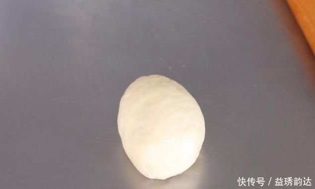 甜甜圈别再买,五勺面粉两颗鸡蛋,做着比麻花简单,比油条好吃