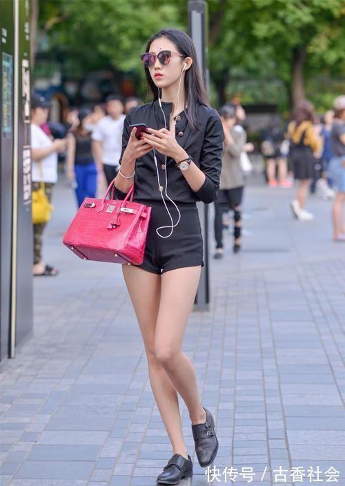 打扮 男人看美女,打扮亮眼重要,还是穿搭性感更重要