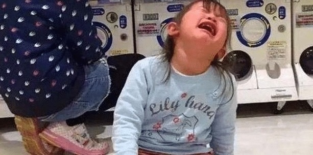 好孩子|6岁女孩逛超市,衣服鼓囊被怀疑偷东西,店员检查后忍不住落泪