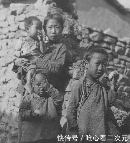 头盔|清朝真实老照片:犯人带着奇怪的头盔,最后一张儿童很悲惨!