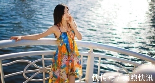 沉影@无力挥毫凝伫处,沉影寒潭月似钩;犹对孤灯语,泪眸飞溅一窗愁