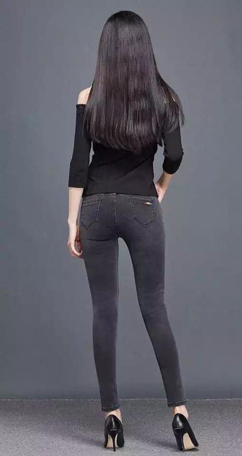 小姐姐爱穿紧身裤,穿出优雅格调,散发时尚特殊魅力!