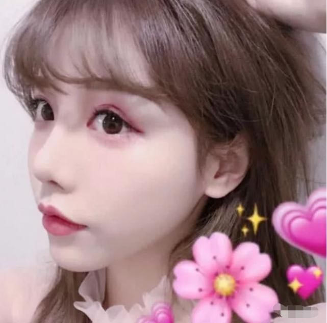 女生坚持这“3个好习惯”,五官会逐渐立体,成为明眸皓齿的美人