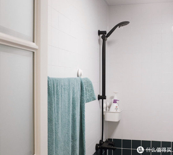 夫妻|这对夫妻太有远见,把次卧和客厅打通,清爽开阔,日子过得简单舒适