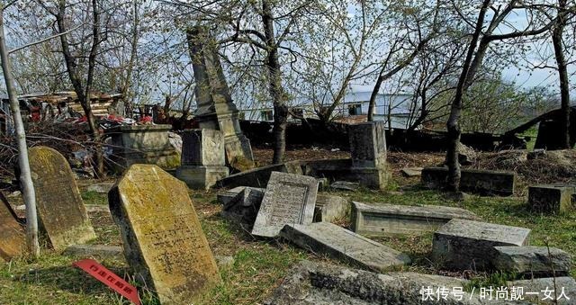 公墓|永不搬迁的市区公墓10万坟墓堆叠12层,城市变“纪念馆”