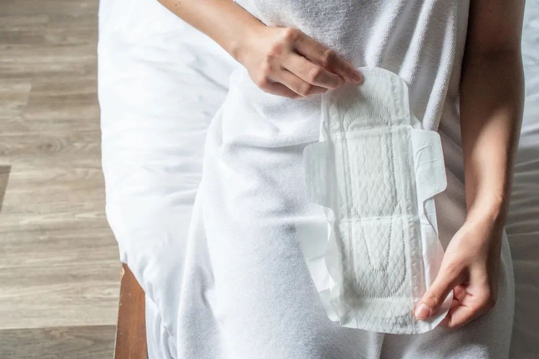 文文|13岁女生例假迟迟不来，妈妈急了